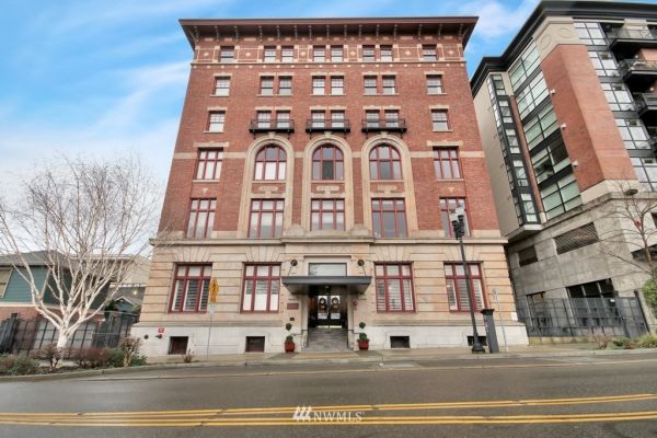 Contemporary photo of 714 Market St after historic renovation and seimic retrofit managed by Robert Meckauer